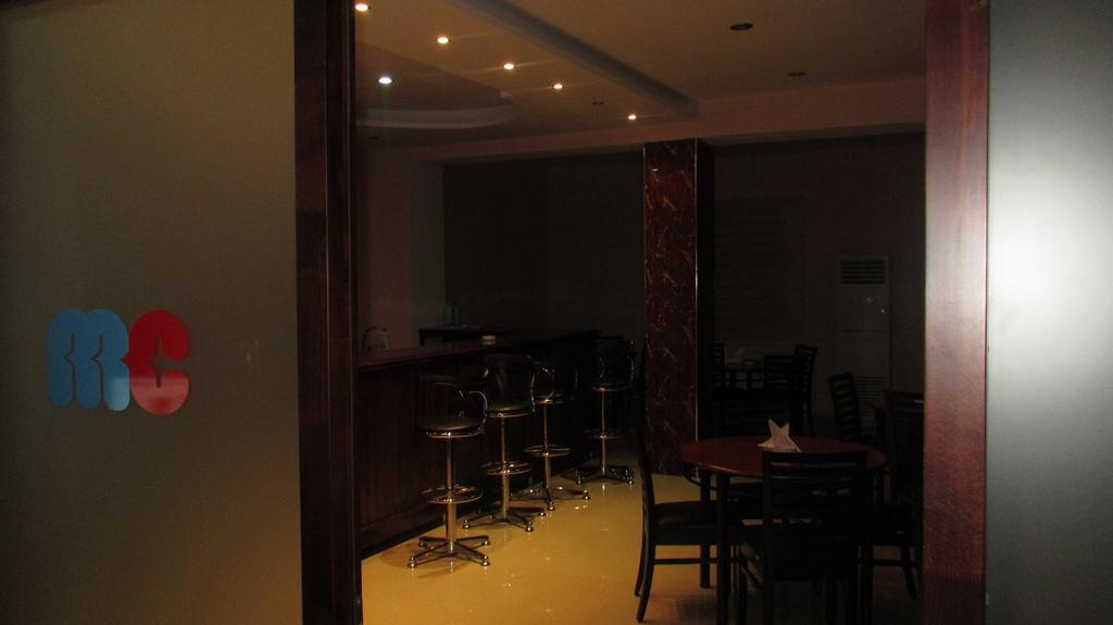 Max Comfort Hotel คูทายสิ ภายนอก รูปภาพ