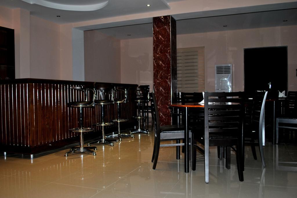 Max Comfort Hotel คูทายสิ ภายนอก รูปภาพ