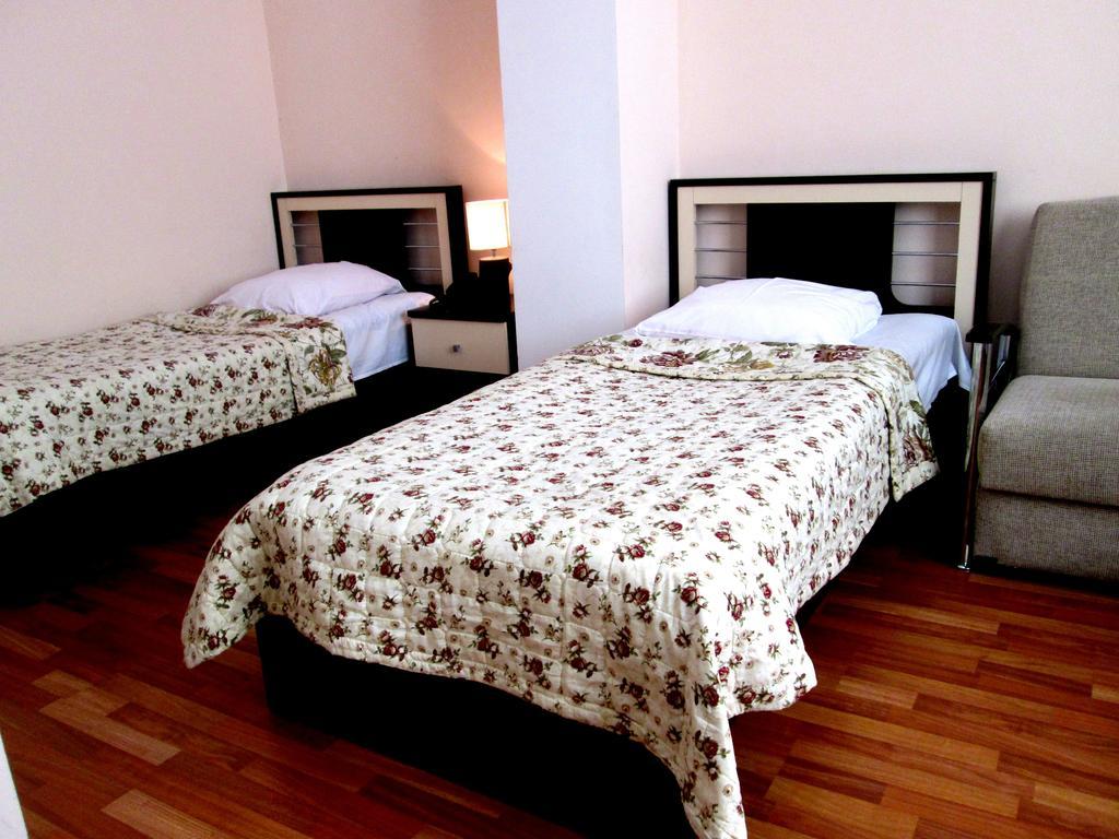 Max Comfort Hotel คูทายสิ ภายนอก รูปภาพ