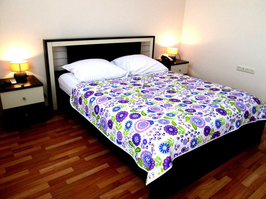 Max Comfort Hotel คูทายสิ ห้อง รูปภาพ